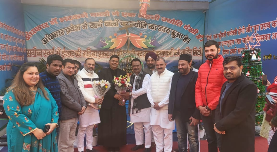 मेरठ-------बच्चा पार्क स्थित सेंट थॉमस चर्च में प्रार्थना सभा मे भाग लेते श्रद्वालु----नीटू मेरठ-------बच्चा पार्क स्थित सेंट थॉमस चर्च में प्रार्थना सभा मे भाग लेते श्रद्वालु----नीटू
