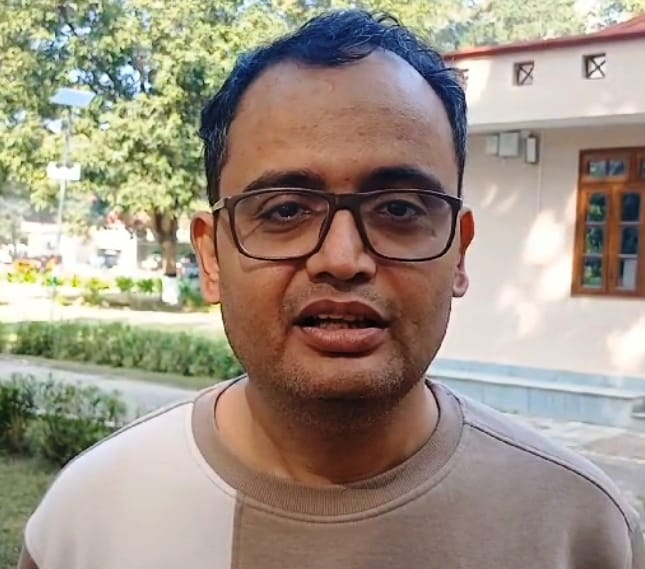 दुधवा पार्क के नकउहा नाले में धूप सेंकते मगरमच्छ। संवाद