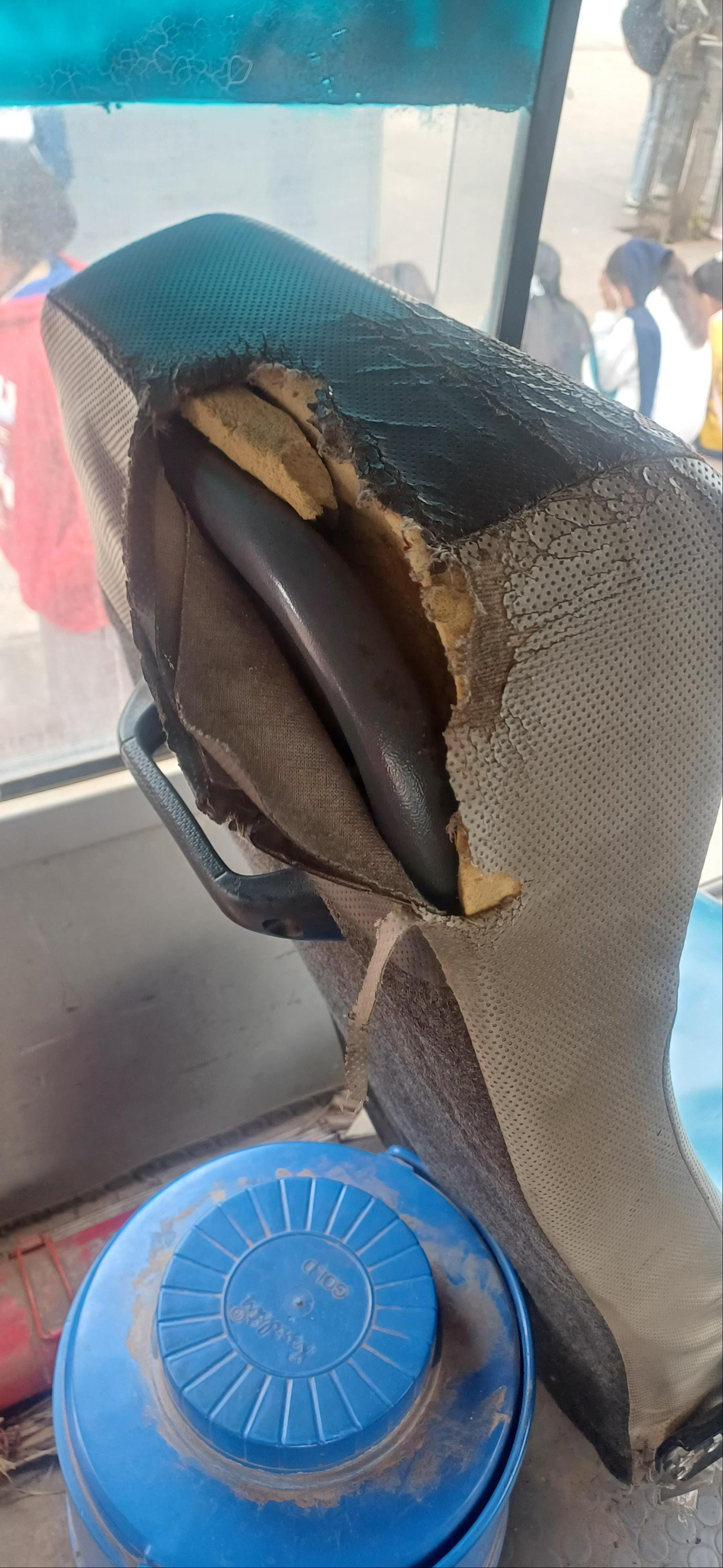 अंबाला छावनी बस अड्डे पर खड़ी गुलाबी बस। संवाद अंबाला छावनी बस अड्डे पर खड़ी गुलाबी बस। संवाद