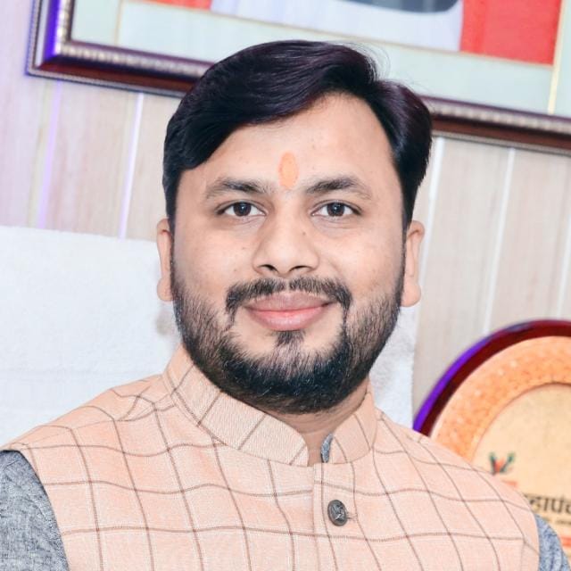 ककरा स्थित डंपिंग ग्राउंड में जलता कूड़ा। संवाद ककरा स्थित डंपिंग ग्राउंड में जलता कूड़ा। संवाद