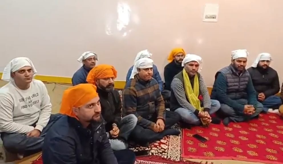 नादौन में वीर बाल दिवस पर गुरुद्वारा के बाहर भाजपा मंडल सदस्य। स्रोत: भाजपा नादौन में वीर बाल दिवस पर गुरुद्वारा के बाहर भाजपा मंडल सदस्य। स्रोत: भाजपा