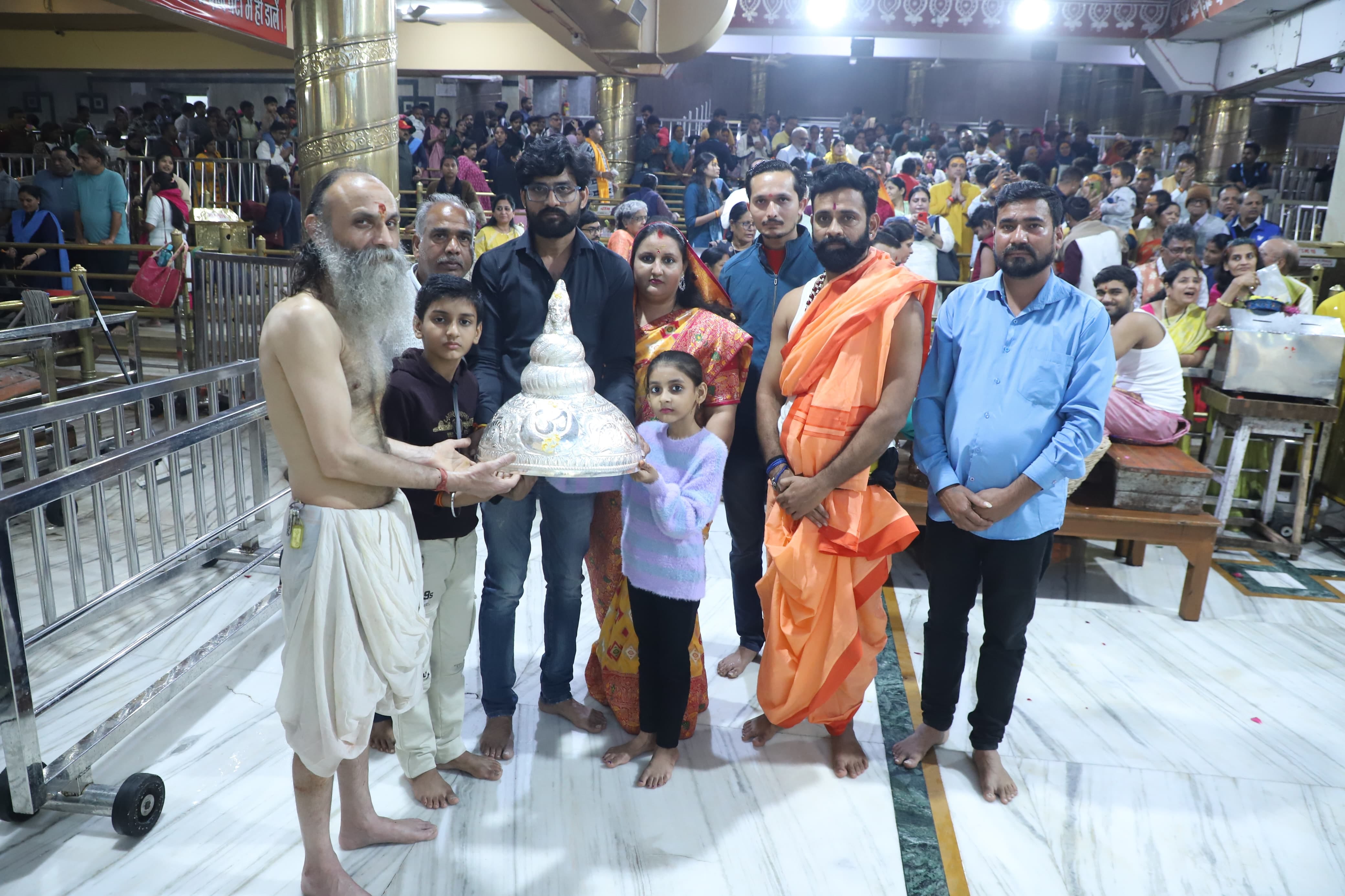 मस्तक पर त्रिपुंड और शेषनाग धारण कर सजे बाबा महाकाल, भस्म आरती मे गूंजा श्री महाकालेश्वर तव शरण