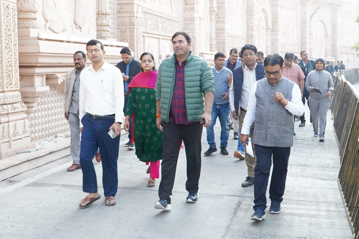 नववर्ष के लिए श्री महाकालेश्वर मंदिर मे शुरू हुई तैयारियां, कलेक्टर ने प्रशासनिक अधिकारियों के 