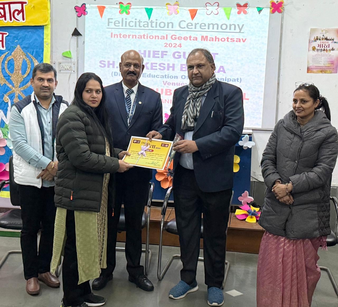 सम्मानित प्राचार्यों के साथ उपस्थित जिला शिक्षा अधिकारी राकेश बूरा । संवाद सम्मानित प्राचार्यों के साथ उपस्थित जिला शिक्षा अधिकारी राकेश बूरा । संवाद