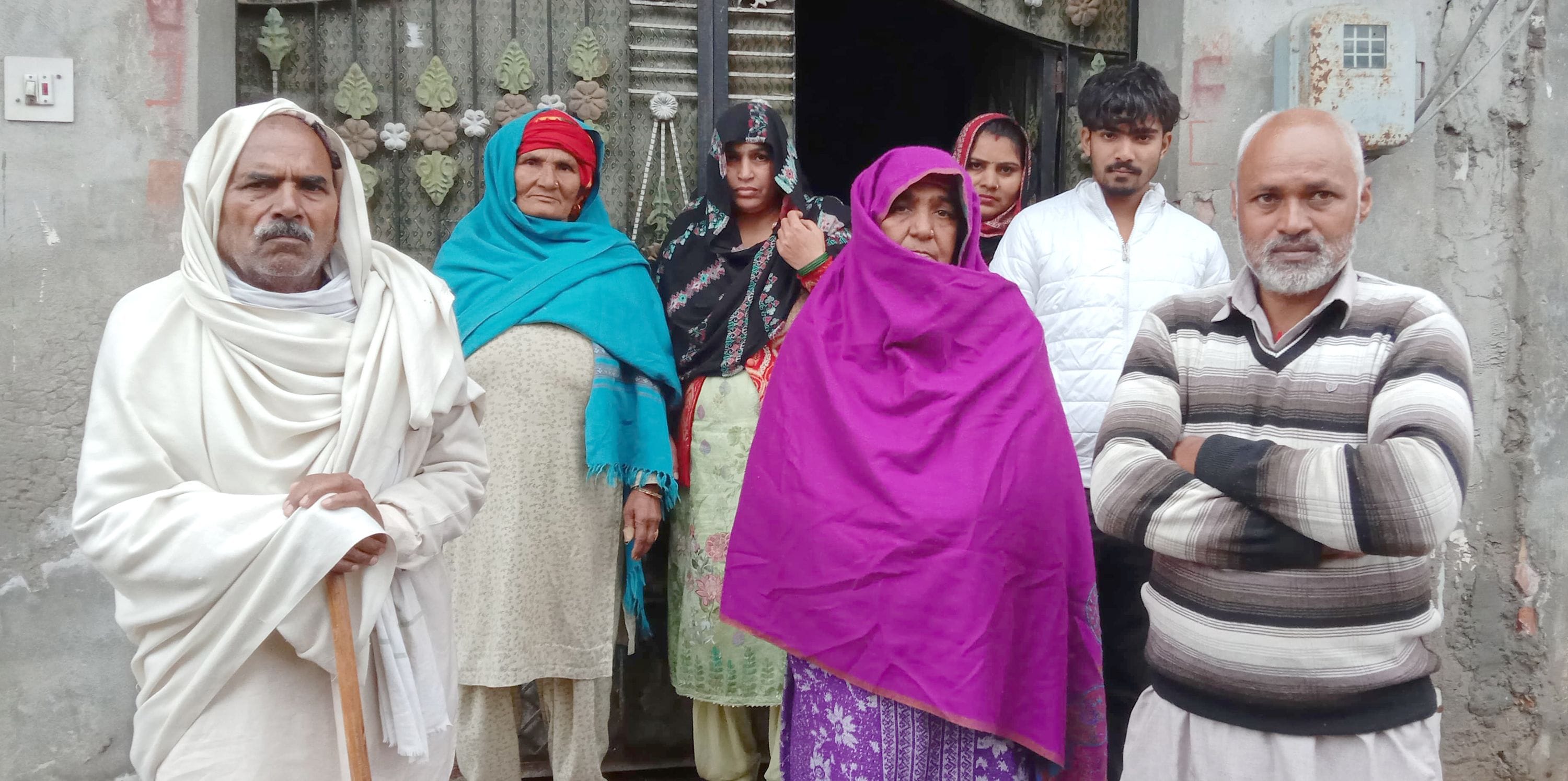 28जेएनडी31: मकान का वह हिस्सा जहां पर बिजली गिरी। संवाद