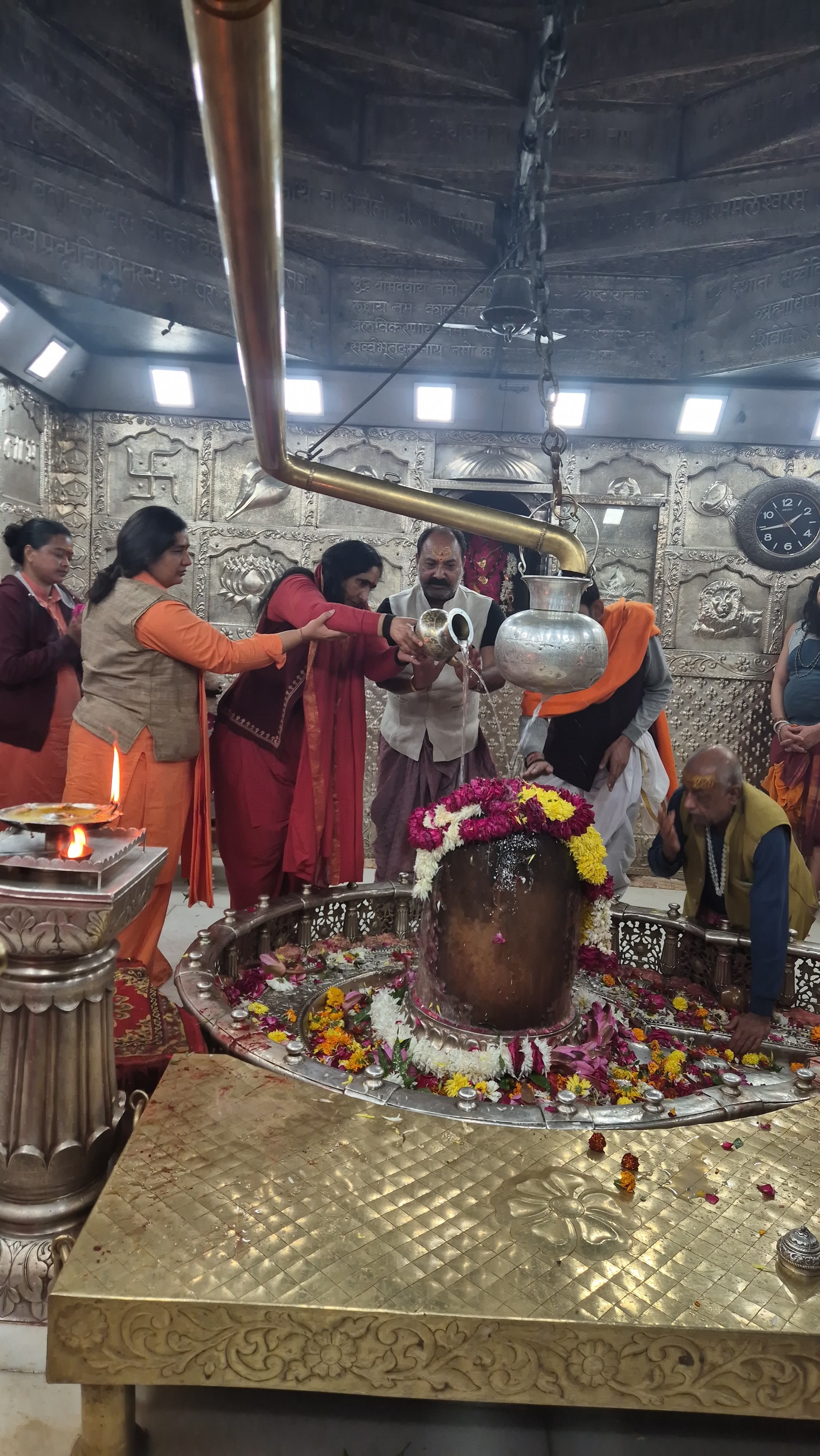 बाबा महाकाल के दर्शन करने पहुंची साध्वी ऋतंभरा, गर्भग्रह में पहुंचकर किया पूजन अर्चन