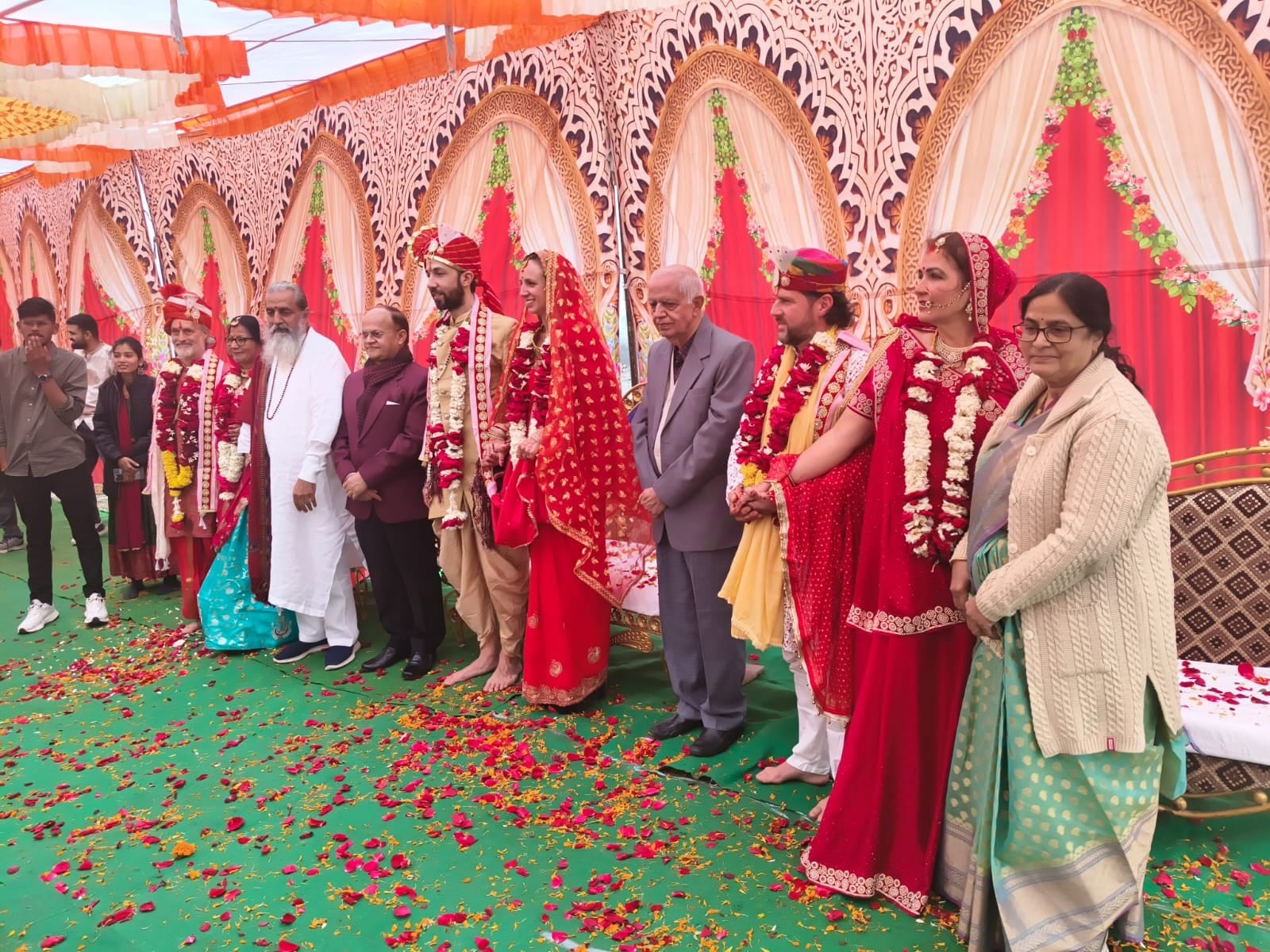 विदेश से तीन युगल उज्जैन मे आकर सनातन हिंदू रीति संस्कार से किया विवाह