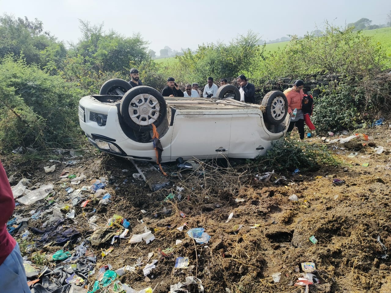 सड़क हादसों में क्षतिग्रस्त वाहन सड़क हादसों में क्षतिग्रस्त वाहन