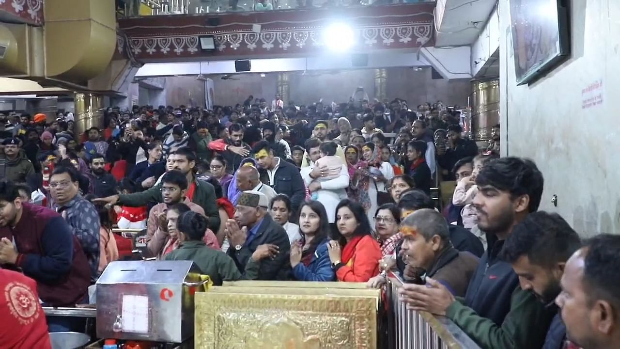 बाबा महाकाल के आंगन में उमड़ा भक्तों का सैलाब, श्रद्धालु नए साल का कुछ इस तरह करेंगे आगाज
