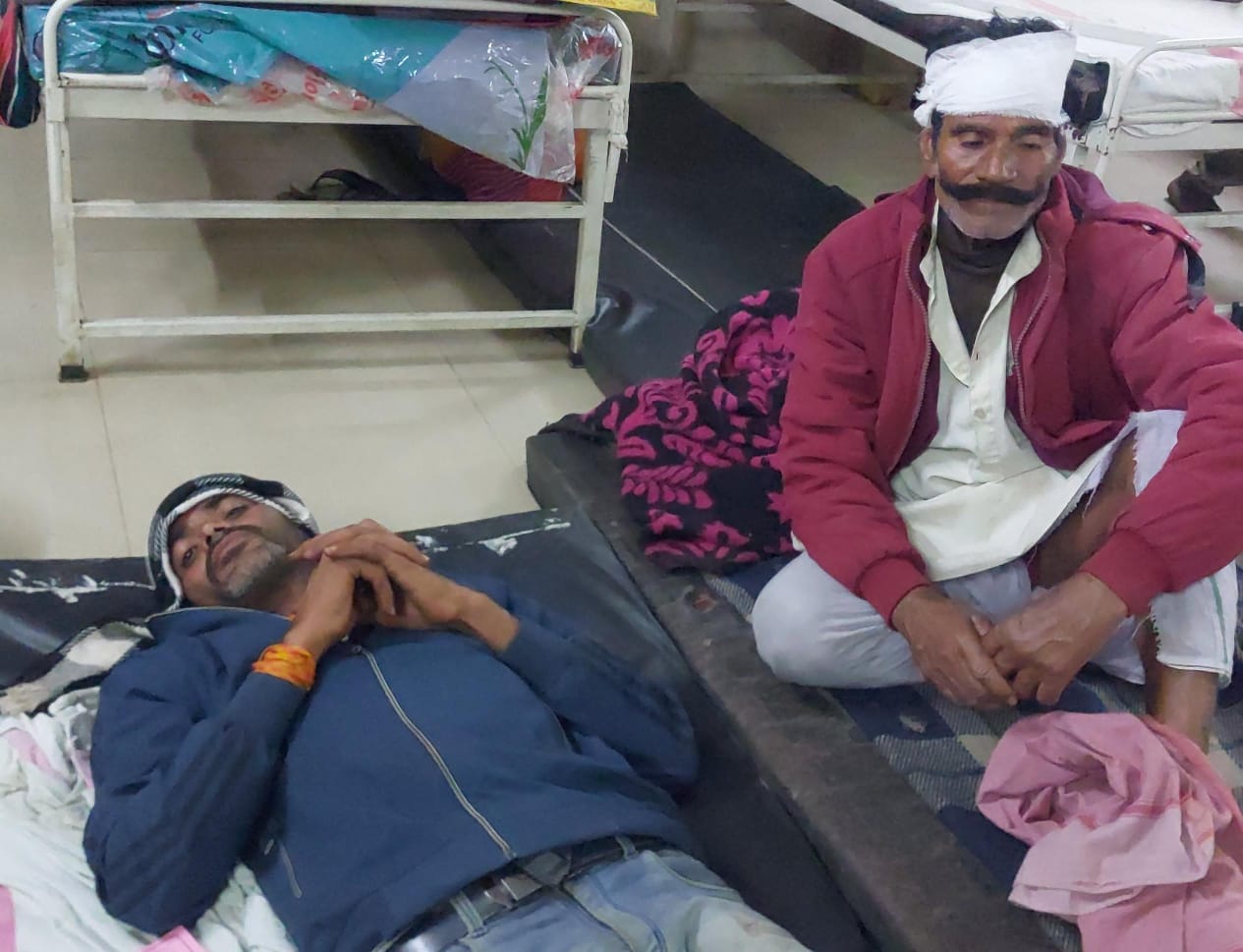 घायल जिला अस्पताल में इलाजरत