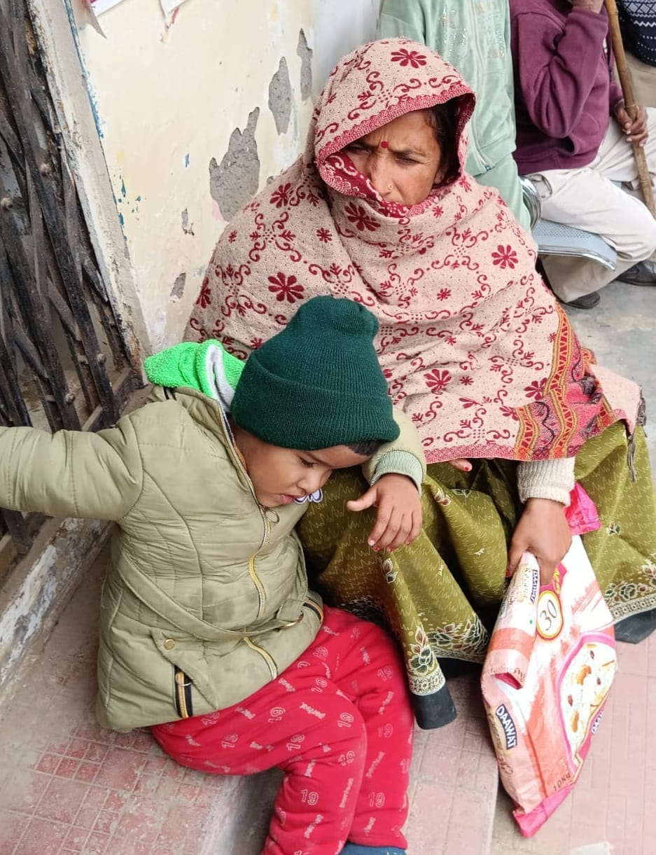 पीलीभीत में सोमवार की सुबह से ही आसमान में बादल छाए रहे और ठंडी हवा चलती रही।संवाद