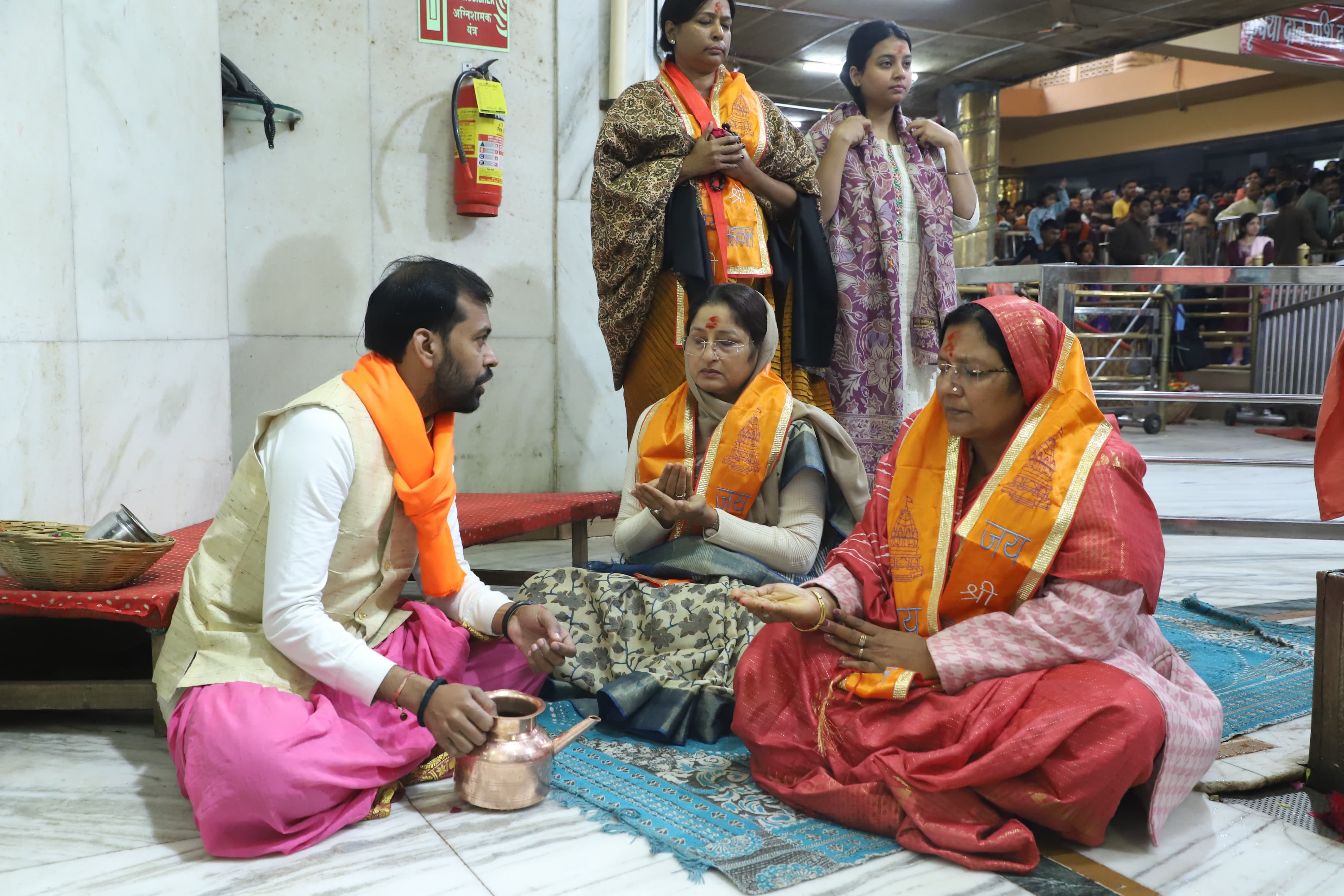 वर्ष 2024 की अंतिम भस्म आरती, मस्तक पर त्रिशूल व डमरू से सजे बाबा महाकाल, मंदिर में उमड़ी भक्तो