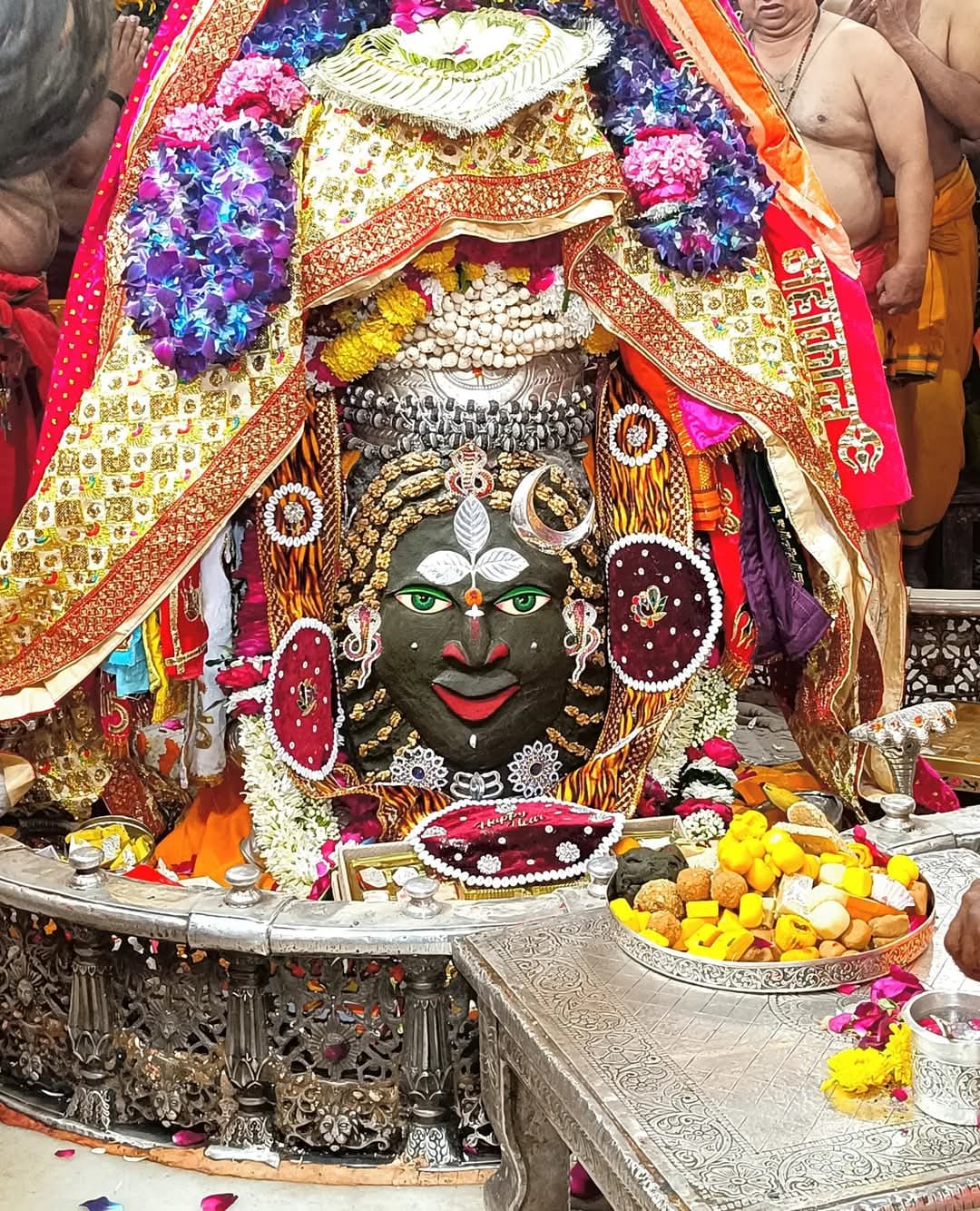भस्म आरती में बाबा महाकाल का हुआ कुछ ऐसा श्रृंगार, हजारों श्रद्धालुओं ने किए दर्शन