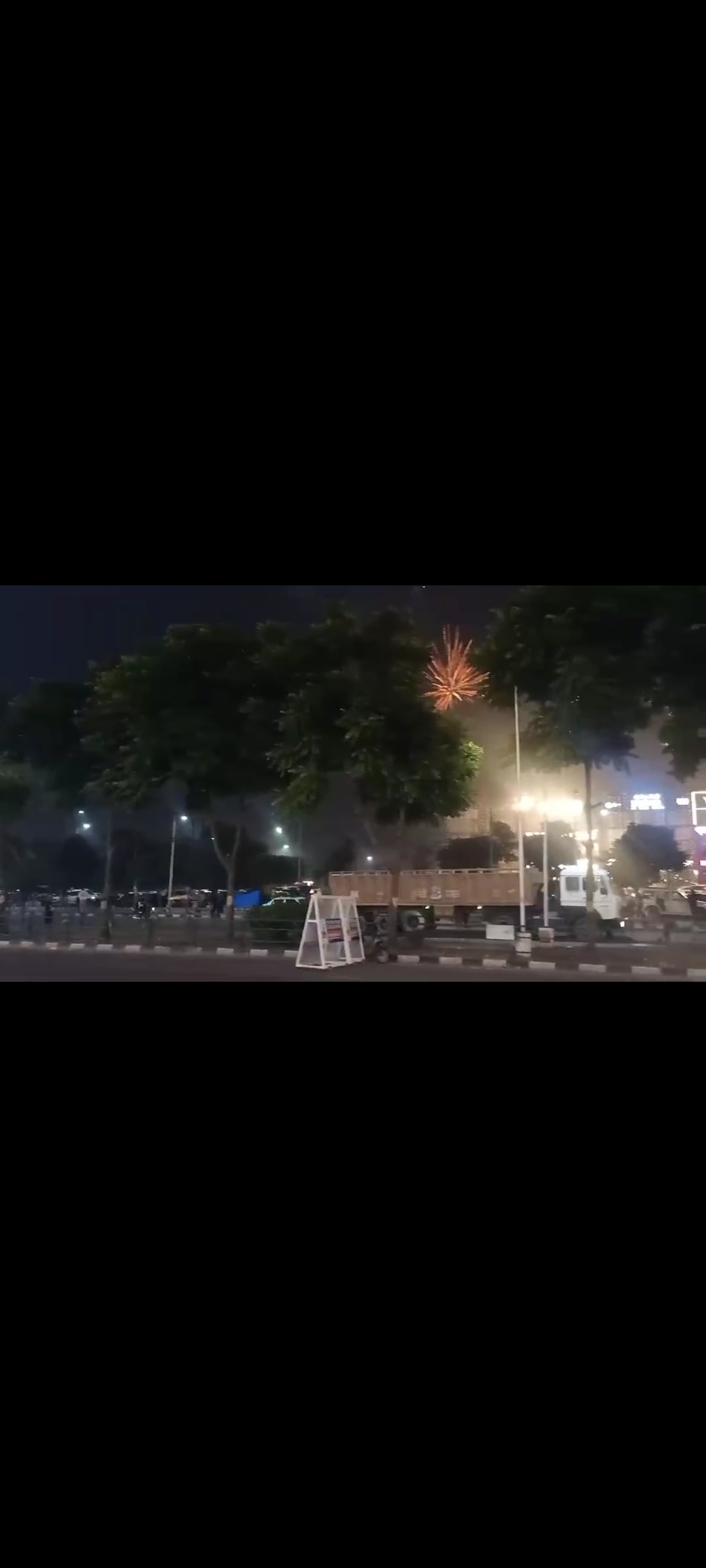 फेज 3बी2 की मार्केट में थार गाड़ी पर नशा करते युवकों को हिरासत में लिया गया।