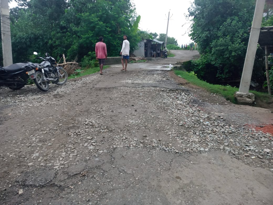 पीलीभीत के असम चौराहे के पास निर्माणाधीन ओवरब्रिज। फाइल फोटो पीलीभीत के असम चौराहे के पास निर्माणाधीन ओवरब्रिज। फाइल फोटो