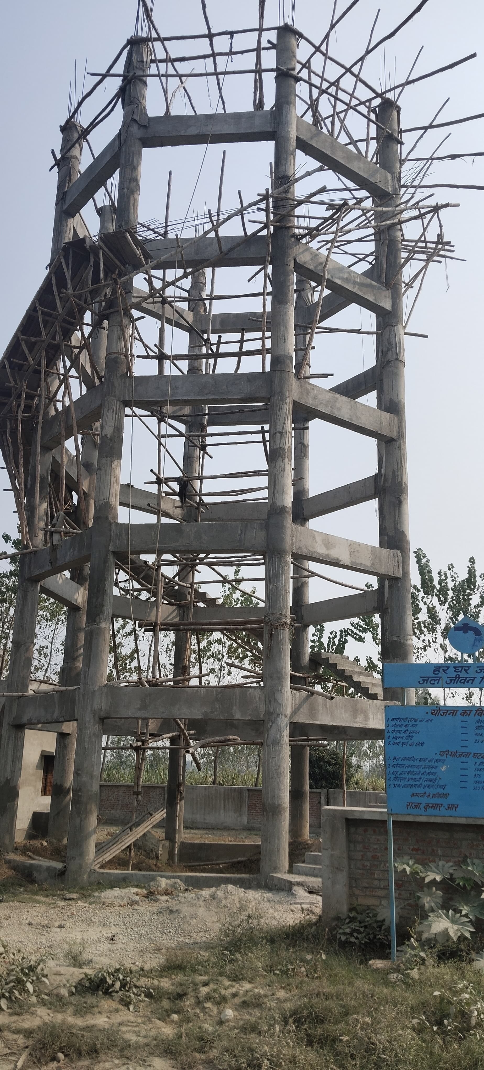 पीलीभीत के असम चौराहे के पास निर्माणाधीन ओवरब्रिज। फाइल फोटो पीलीभीत के असम चौराहे के पास निर्माणाधीन ओवरब्रिज। फाइल फोटो