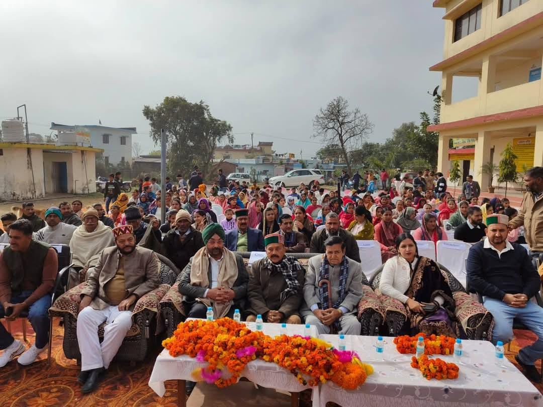 टोका नागला स्कूल के छोटे बच्चे सिरमौरी नाटी करते हुए: संवाद