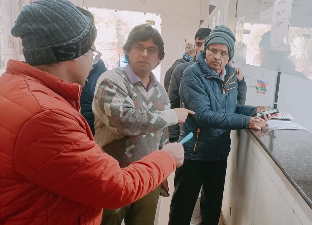 लगातार दूसरे दिन नगर निगम के संयुक्त आयुक्त भूपेंद्र सिंह नागरिक सुविधा केंद्र की जांच करते हुए लगातार दूसरे दिन नगर निगम के संयुक्त आयुक्त भूपेंद्र सिंह नागरिक सुविधा केंद्र की जांच करते हुए