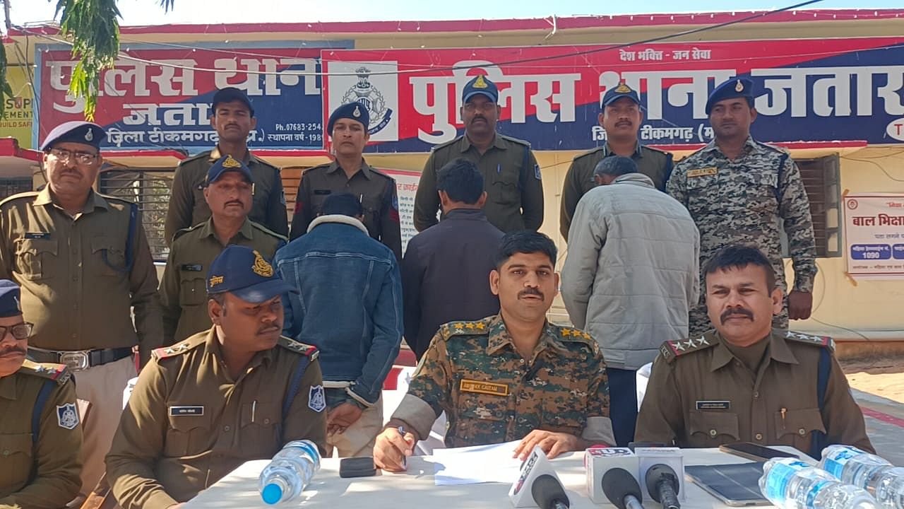 मामले का खुलासा करते जतारा एसडीओपी