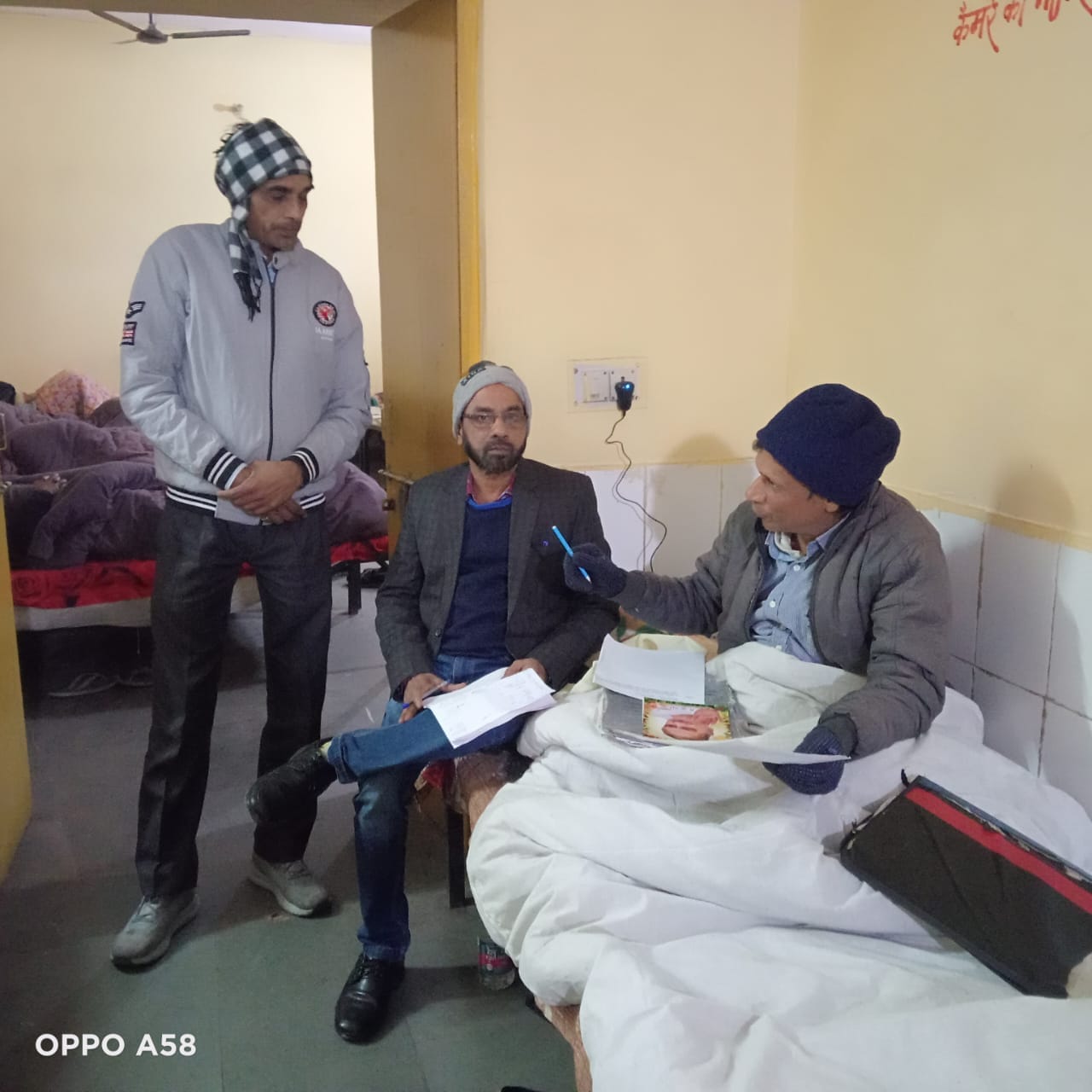 रेन बसेरे का हल बेहाल।एक साल से शौचालय चोक रेन बसेरे का हल बेहाल।एक साल से शौचालय चोक