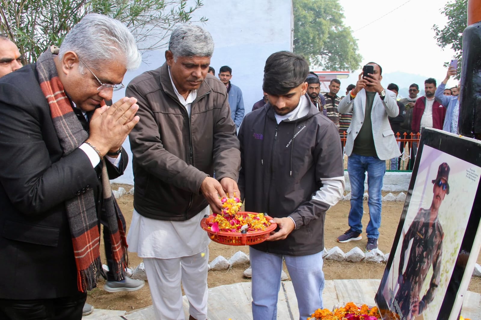 शहीद कंवरपाल की प्रतिमा का अनावरण