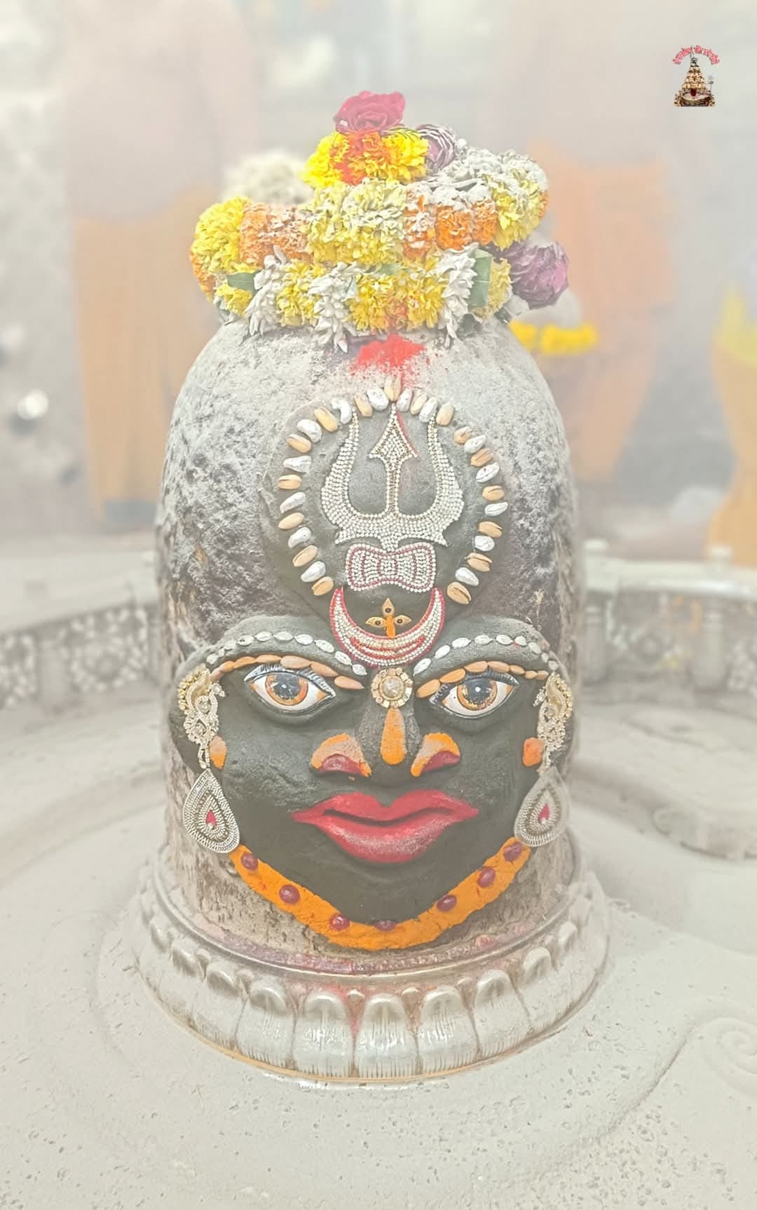 भस्म आरती श्रृंगार.....मस्तक पर सजा चन्द्र, त्रिशूल और डमरू फिर भस्म रमाकर सजे बाबा महाकाल भस्म आरती श्रृंगार.....मस्तक पर सजा चन्द्र, त्रिशूल और डमरू फिर भस्म रमाकर सजे बाबा महाकाल