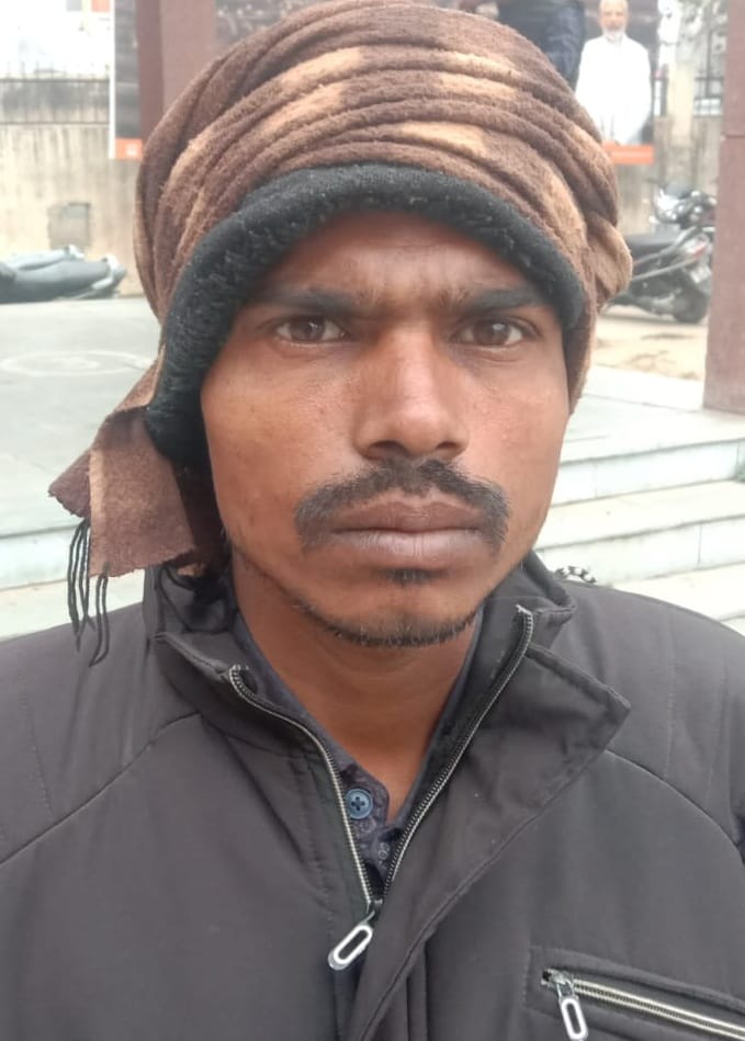 पूरनपुर तहसील में आधार कार्ड संशोधन शुरू न होने के विरोध में हंगामा करती महिलाएं।संवाद पूरनपुर तहसील में आधार कार्ड संशोधन शुरू न होने के विरोध में हंगामा करती महिलाएं।संवाद