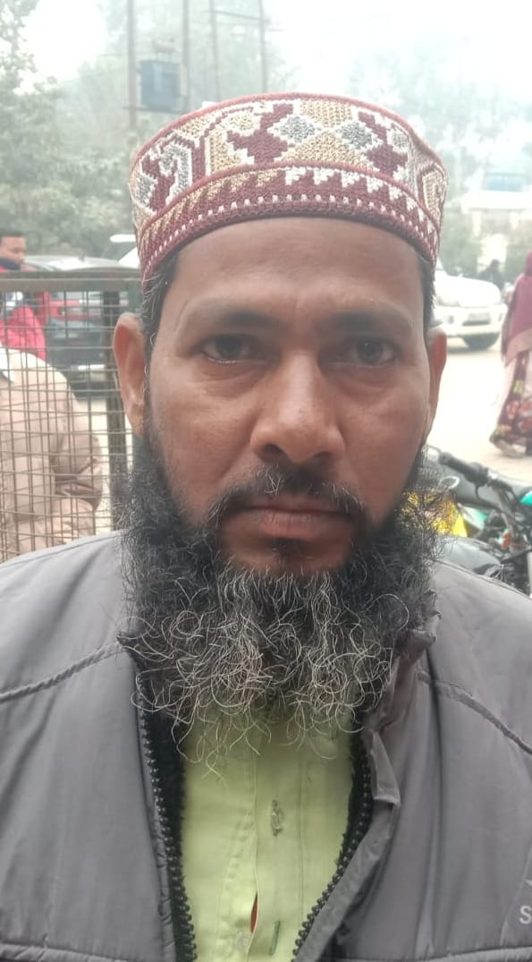 पूरनपुर तहसील में आधार कार्ड संशोधन शुरू न होने के विरोध में हंगामा करती महिलाएं।संवाद पूरनपुर तहसील में आधार कार्ड संशोधन शुरू न होने के विरोध में हंगामा करती महिलाएं।संवाद