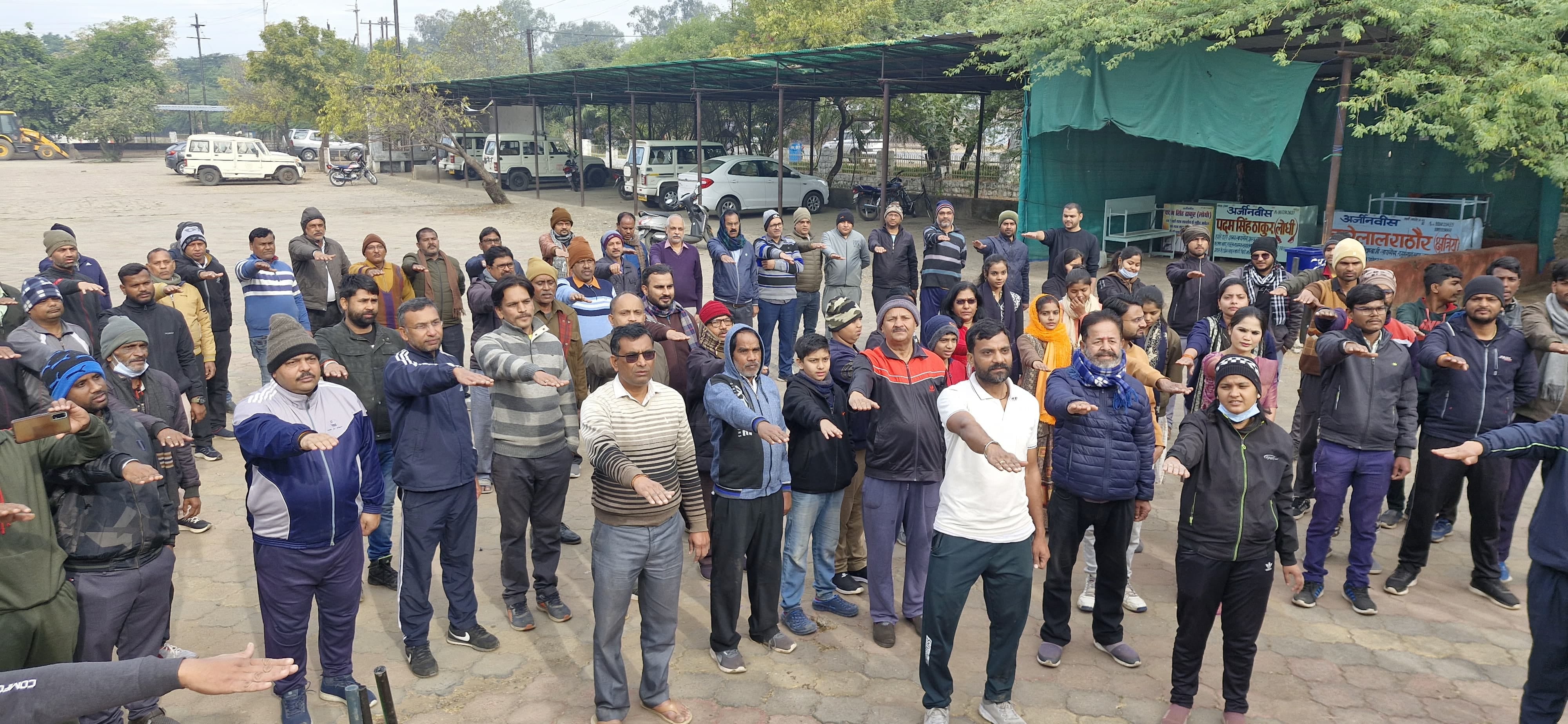 स्वक्षता की शपथ दिलाते कलेक्टर