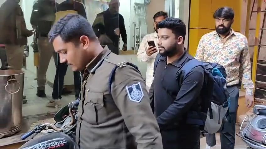 उज्जैन में पकड़ाया लव जिहाद का मामला, नकली आधार कार्ड लेकर बुक करवाया था रूम, हिंदू संगठनों ने 
