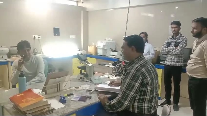 48 बिस्तरो के लोटस नर्सिंग होम की जांच में मिले 55 पलंग, शिकायत के बाद पहुंची स्वास्थ्य विभाग क