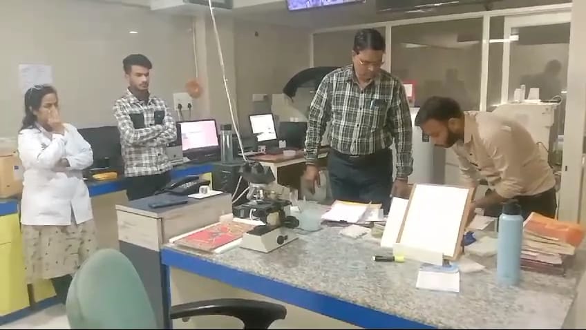 48 बिस्तरो के लोटस नर्सिंग होम की जांच में मिले 55 पलंग, शिकायत के बाद पहुंची स्वास्थ्य विभाग क