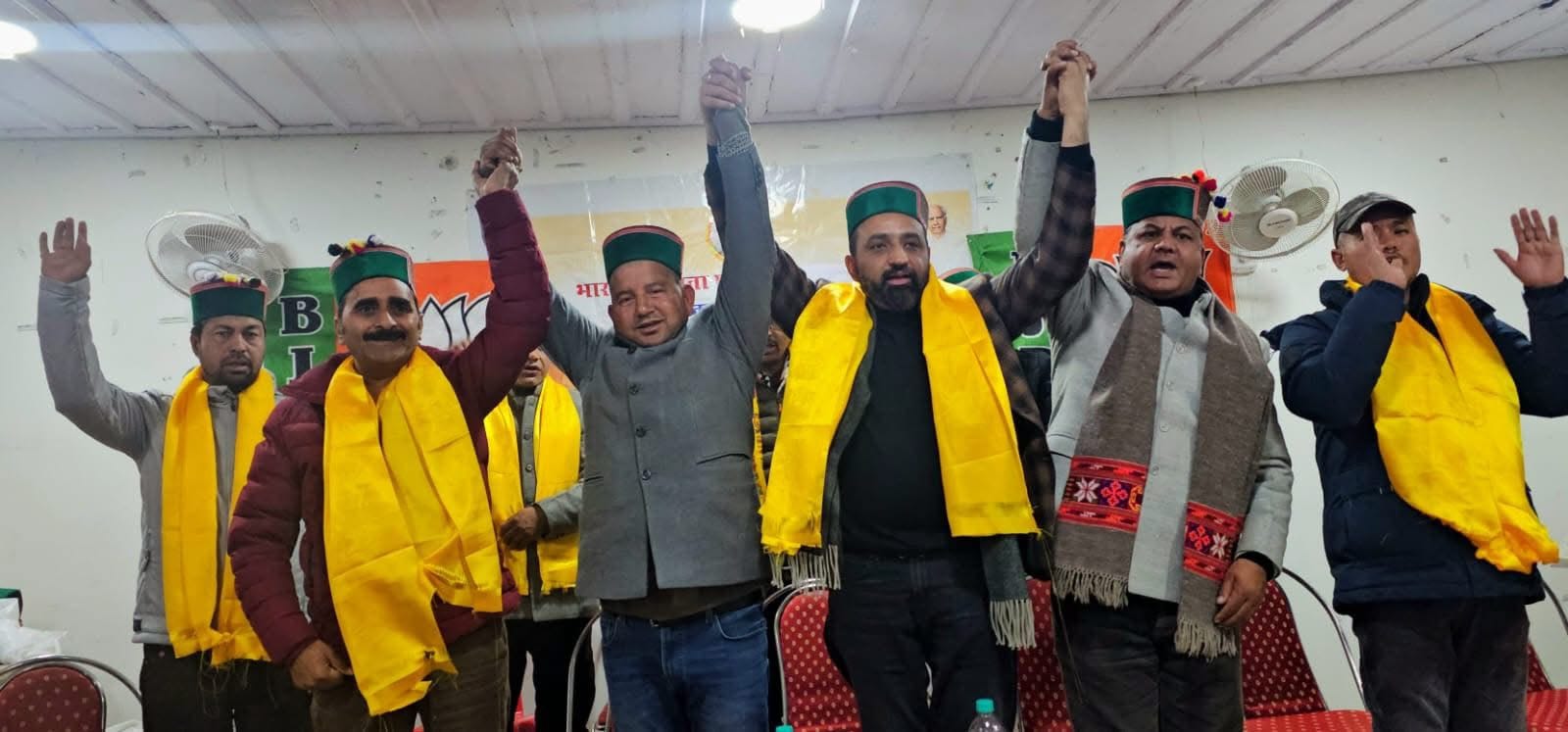 एन एस एस के कार्यक्रम अधिकारी रवि शर्मा के साथ चयनित स्वय सेवी। एन एस एस के कार्यक्रम अधिकारी रवि शर्मा के साथ चयनित स्वय सेवी।