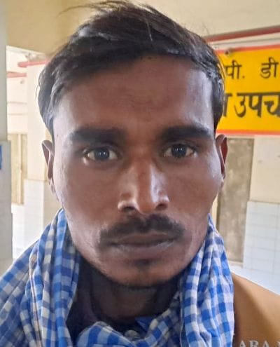जिला अस्पताल में पर्चा बनवाने को लगी मरीजों की लाइन। संवाद जिला अस्पताल में पर्चा बनवाने को लगी मरीजों की लाइन। संवाद