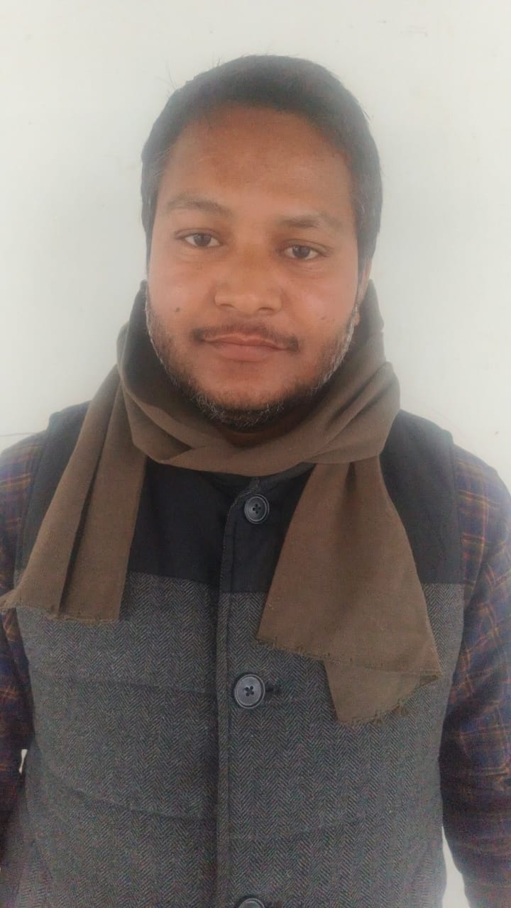 अमरिया क्षेत्र के भगा मोहम्मदगंज मार्ग पर बांस-बल्ली के बनाए अस्थायी पुल से गुजरते लोग। संवाद अमरिया क्षेत्र के भगा मोहम्मदगंज मार्ग पर बांस-बल्ली के बनाए अस्थायी पुल से गुजरते लोग। संवाद
