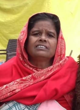 गोला में शिव मंदिर मार्ग में गोकर्ण तीर्थ के सामने ढकी पड़ी दुकानें। संवाद गोला में शिव मंदिर मार्ग में गोकर्ण तीर्थ के सामने ढकी पड़ी दुकानें। संवाद