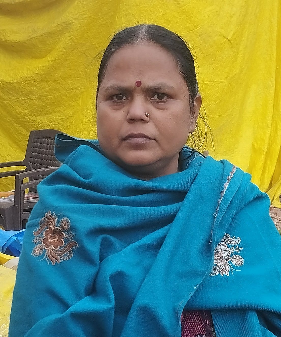 गोला में शिव मंदिर मार्ग में गोकर्ण तीर्थ के सामने ढकी पड़ी दुकानें। संवाद गोला में शिव मंदिर मार्ग में गोकर्ण तीर्थ के सामने ढकी पड़ी दुकानें। संवाद