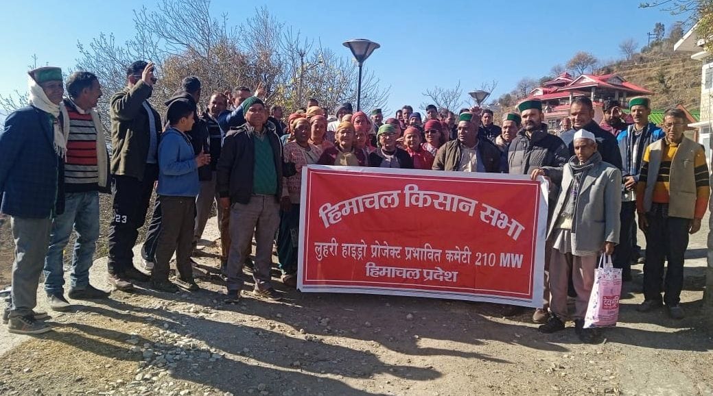 नित्थर में लुहरी परियोजना प्रभावितों ने किया दो  घंटे तक चक्का जाम। संवाद