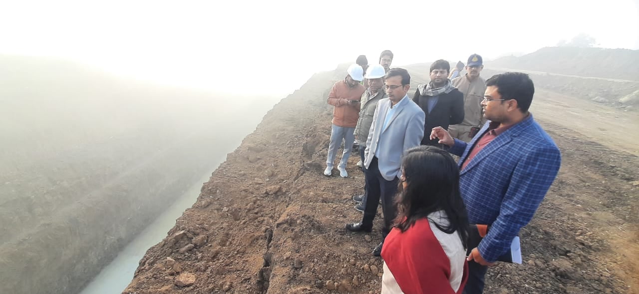 शिप्रा को स्वच्छ व अविरल करेगी कान्ह क्लोज़ डक्ट परियोजना, कलेक्टर ने बामोरा टनल में उतरकर निर्
