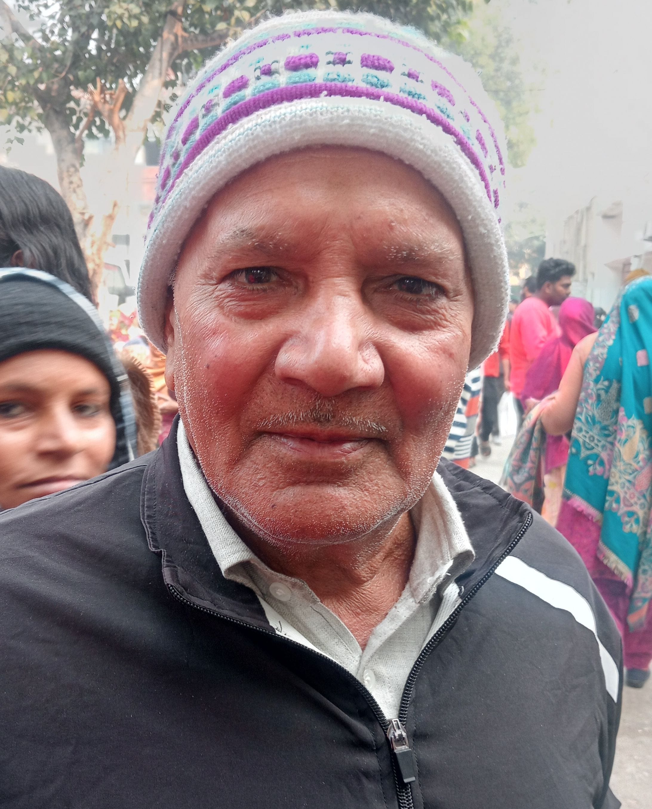 फोटो 16- सोनीपत नगर निगम कार्यालय में सीएफसी केंद्र के बाहर बिना टोकन भीड़ लगाकर खड़े पेंशनधारक फोटो 16- सोनीपत नगर निगम कार्यालय में सीएफसी केंद्र के बाहर बिना टोकन भीड़ लगाकर खड़े पेंशनधारक