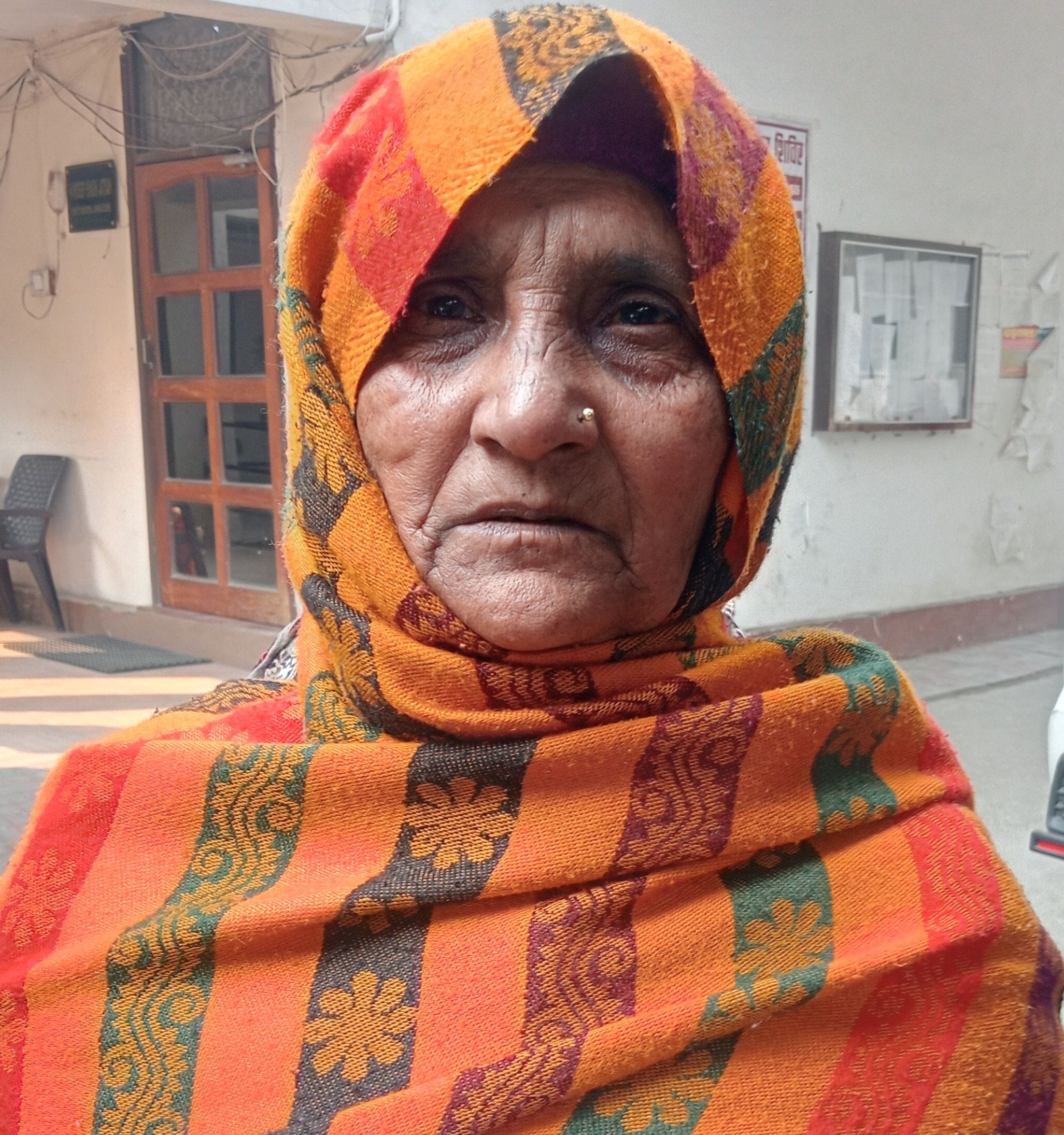फोटो 16- सोनीपत नगर निगम कार्यालय में सीएफसी केंद्र के बाहर बिना टोकन भीड़ लगाकर खड़े पेंशनधारक फोटो 16- सोनीपत नगर निगम कार्यालय में सीएफसी केंद्र के बाहर बिना टोकन भीड़ लगाकर खड़े पेंशनधारक