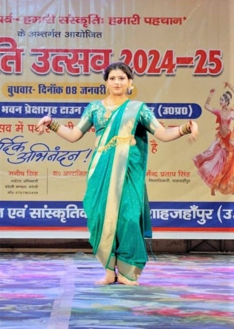 गांधी भवन प्रेक्षागृह में संस्कृति विभाग उत्तर प्रदेश की ओर से आयोजित संस्कृति उत्सव में नृत्य गांधी भवन प्रेक्षागृह में संस्कृति विभाग उत्तर प्रदेश की ओर से आयोजित संस्कृति उत्सव में नृत्य