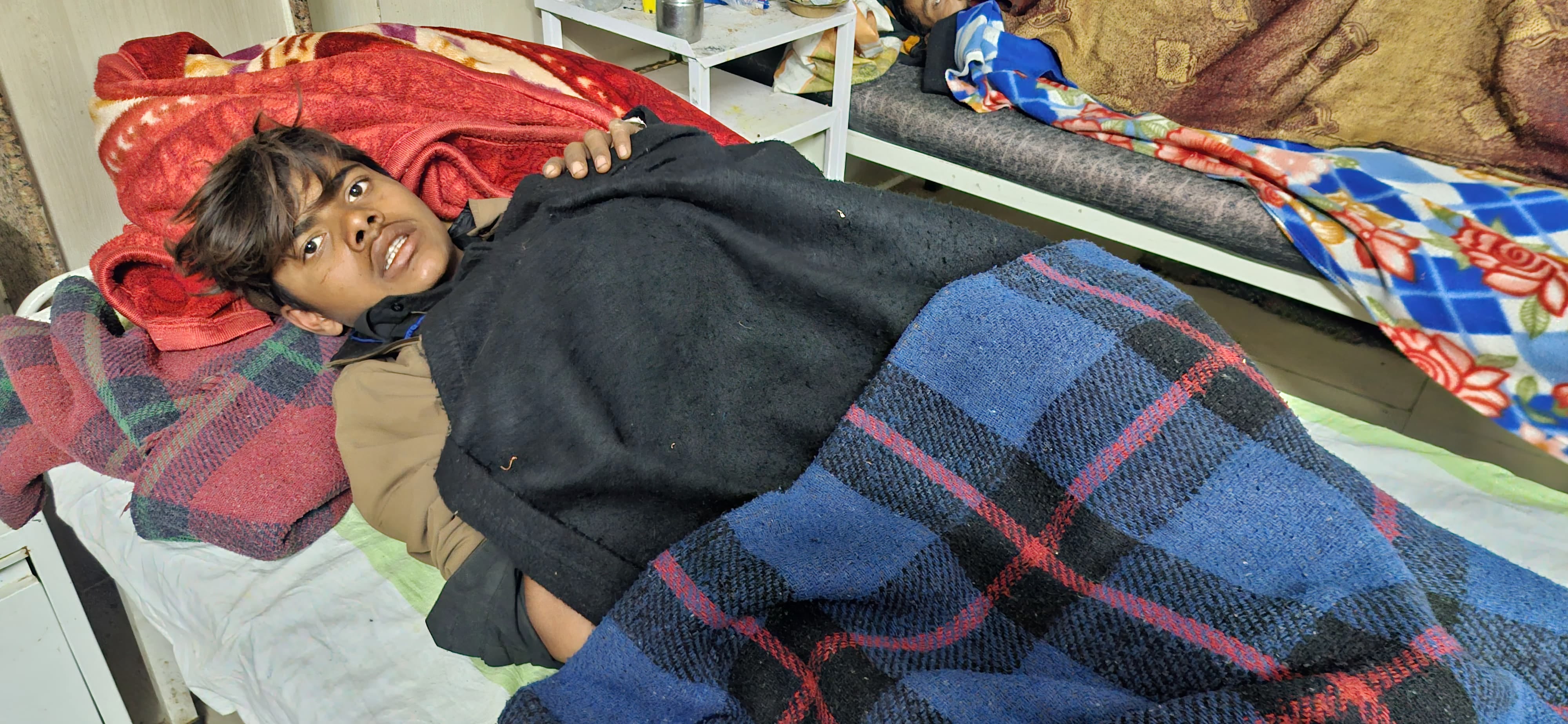 जिला अस्पताल में इलाजरत घायल