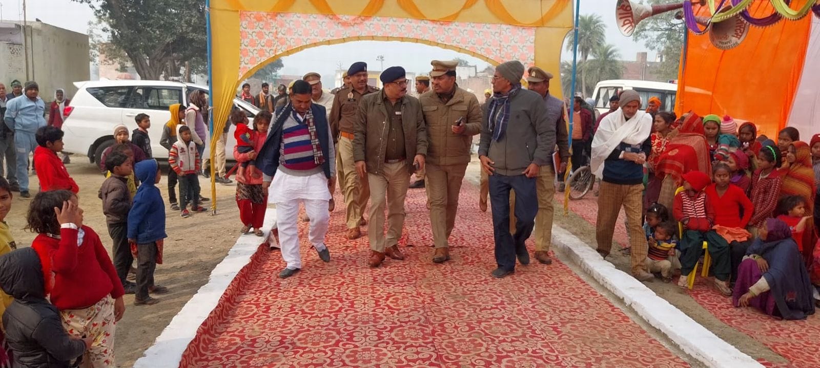 शहीद स्मारक पर श्रद्धासुमन अर्पित करतीं शहीद रामदास की बेटी नीलम। संवाद