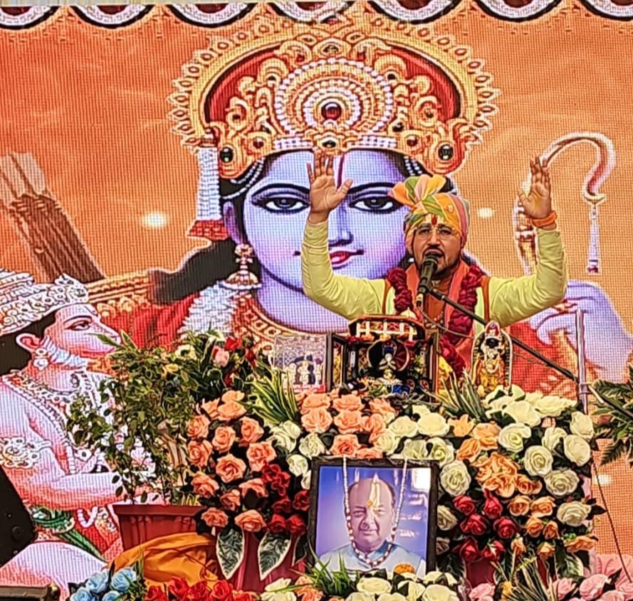 दिल्ली रोड स्थित सूर्या पैलेस में आयोजित कथा में मौजूद श्रद्धालु दिल्ली रोड स्थित सूर्या पैलेस में आयोजित कथा में मौजूद श्रद्धालु