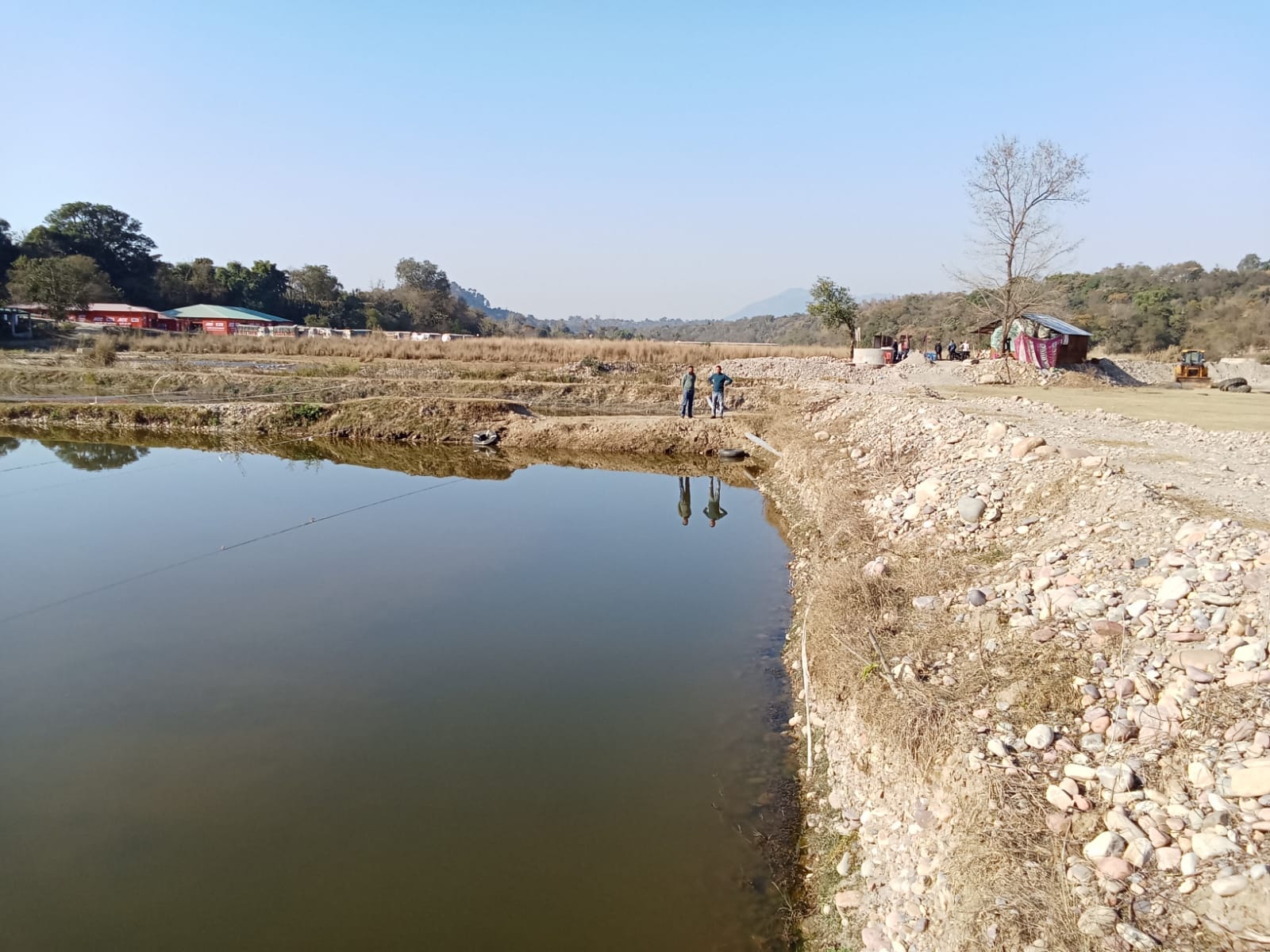 कुणाह खड्ड में निरीक्षण करते करते तहसीलदार नादौन रोहित कंवर। संवाद कुणाह खड्ड में निरीक्षण करते करते तहसीलदार नादौन रोहित कंवर। संवाद
