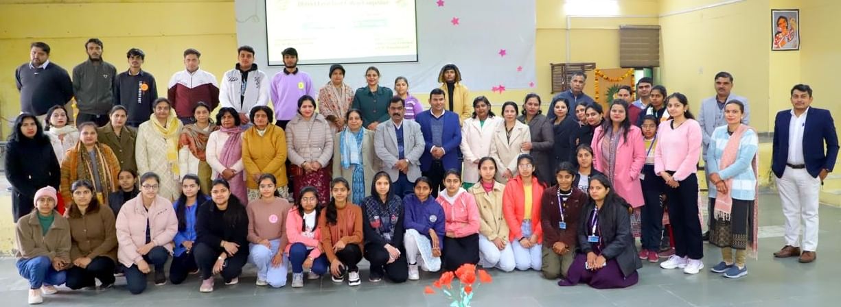 -फोटो 58 : कार्यक्रम का शुभारंभ करते मुख्यातिथि डॉ. राजेश कुमार व साथ मौजूद प्राचार्य। स्रोत कॉ