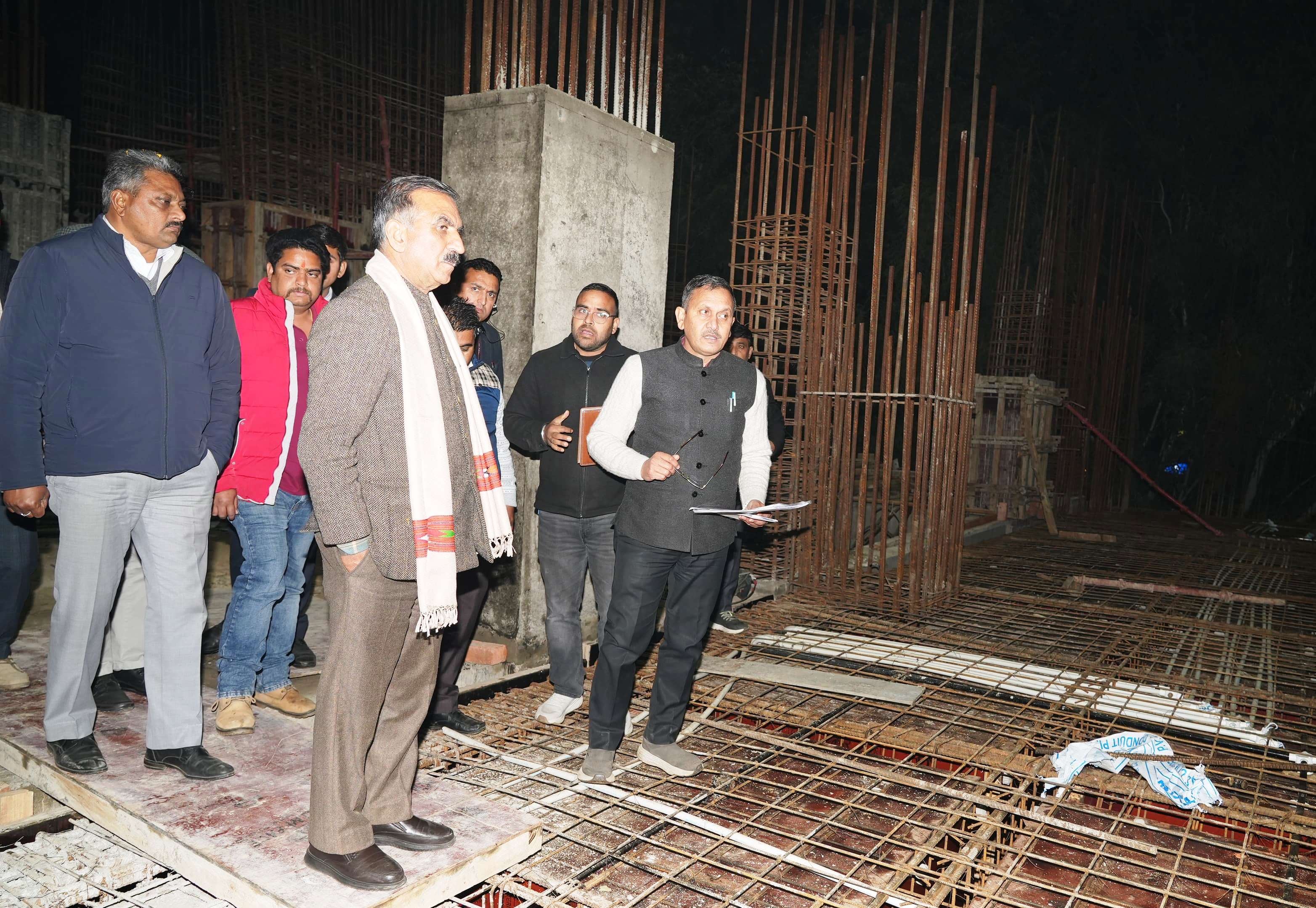 मुख्यमंत्री के फोटो।