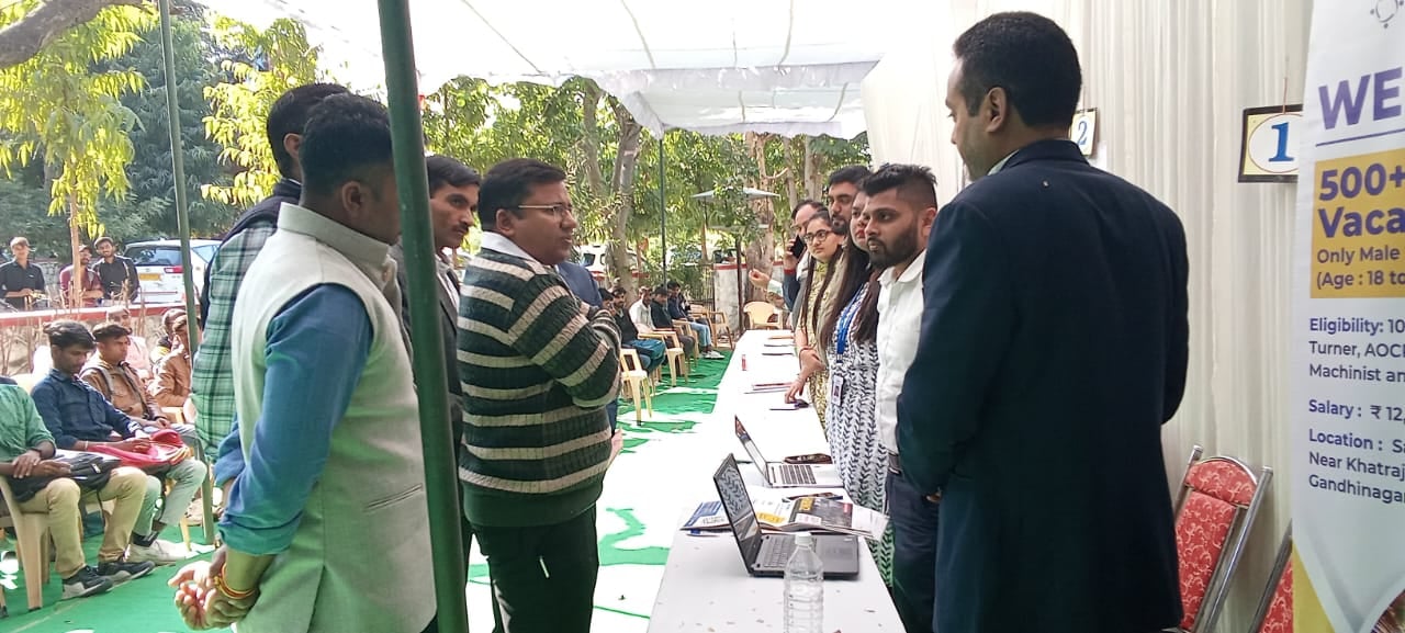 सिरोही। रोजगार सहायता शिविर में 225 का रोजगार एवं 50 का अप्रेंटिसशिप के लिए प्रारम्भिक चयन हुआ।