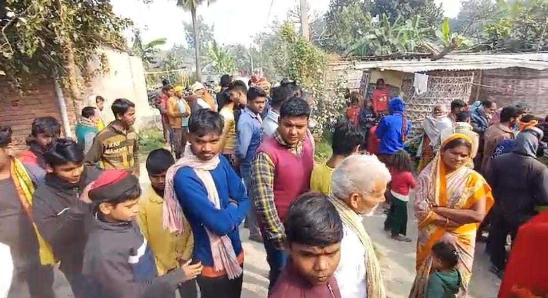 20 साल बाद पहुंचा अपने गांव खूब हाइ वोल्टेज ड्रामा 20 साल बाद पहुंचा अपने गांव खूब हाइ वोल्टेज ड्रामा